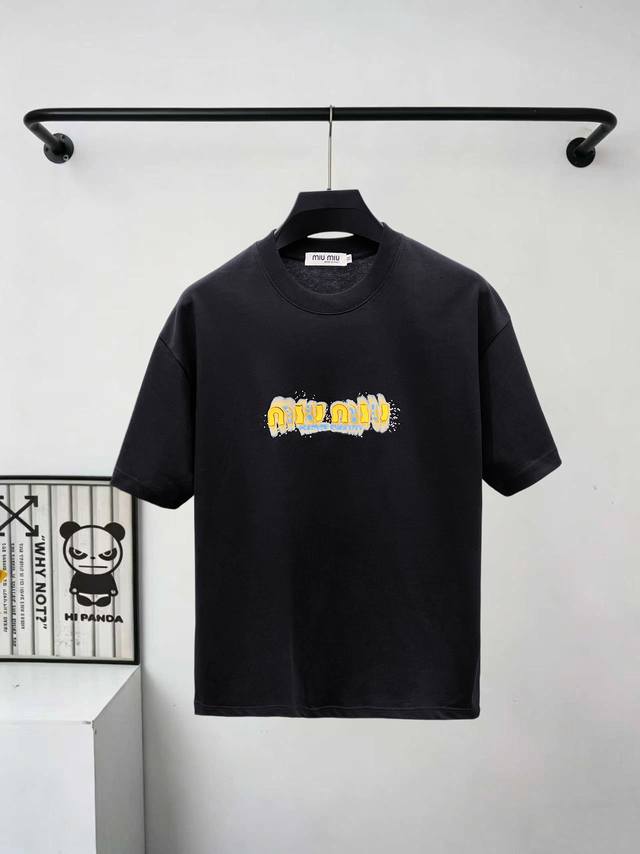 p120 Miumiu 26Ss High-quality version crew neck short-sleeved T-shirt with print p120 Miumiu 26Ss High-quality version crew neck short-sleeved T-shirt with print