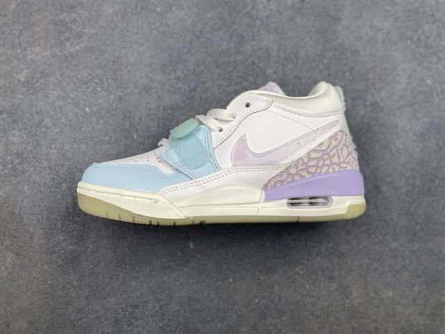特价180L版 Air Jordan Legacy 三合一312 乔丹文化篮球鞋 。有着交错结合的设计，它的名字就展现出它所包含的鞋款元素，312 分别对应了