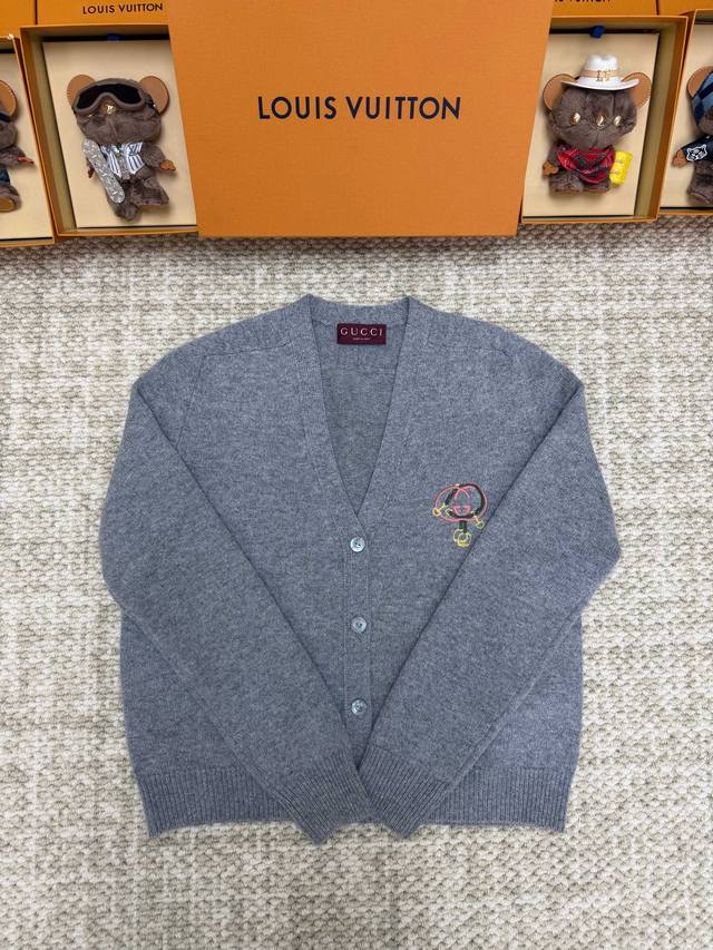 p400 G家 25Ss新款针织外套 马蹄刺绣贴合马年主题 高版本 码数：S.M.L.Xl.