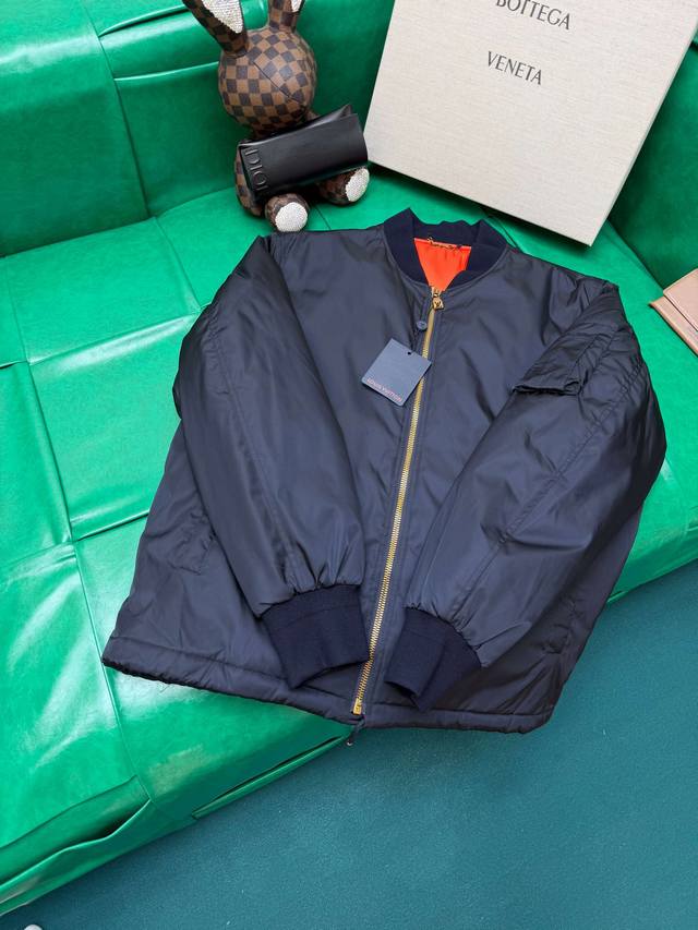 p470Lv This nylon bomber jacket features a cropped cut in the 2025 Fall/Winter c