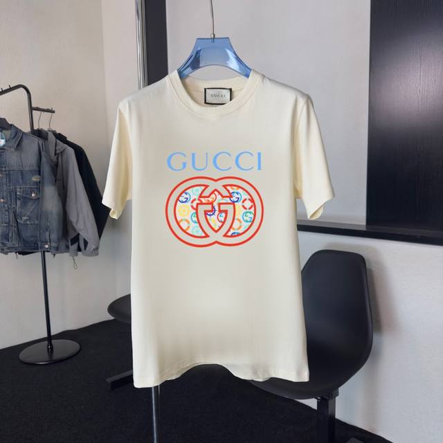 p100 Gucci~古驰 2026新款高品质圆领短袖T恤 定制定染,手感非常舒服 超级百搭好看的一款短袖 三标齐全 非市场普通版本 随意对比 品质绝对保证! p100 Gucci~古驰 2026新款高品质圆领短袖T恤 定制定染,手感非常舒服 超级百搭好看的一款短袖 三标齐全 非市场普通版本 随意对比 品质绝对保证!