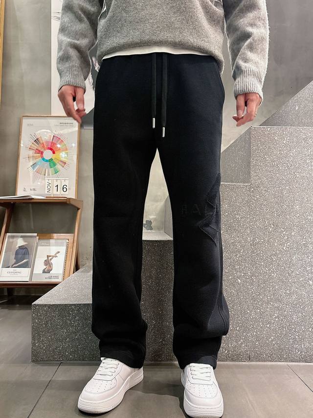 p210巴黎世家 2025秋冬新款加厚休闲裤 重工激光烧花Logo定位 艺术刺绣工艺 高端版本,专柜定制面料 透气舒适度高,细节无可挑剔,品牌元素设计理念,体现 p210巴黎世家 2025秋冬新款加厚休闲裤 重工激光烧花Logo定位 艺术刺绣工艺 高端版本,专柜定制面料 透气舒适度高,细节无可挑剔,品牌元素设计理念,体现
