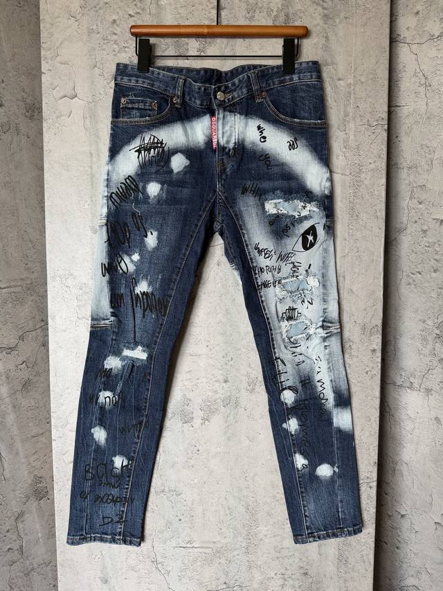 6077 p160Dsquared2 26新款 破洞 拼接 手绘涂鸦 弹力洗水牛仔裤 水洗麦 吊牌 裤标 三标齐全颜色：蓝五个尺码：44 46 48 50 52