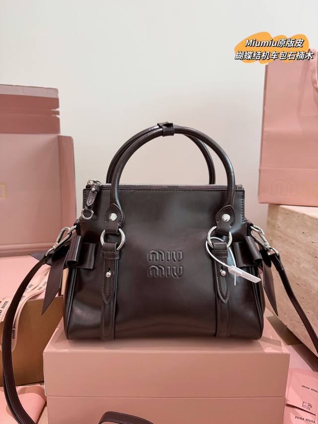 p440 Original leather picture, full packaging. Size: 24*21Cm. My daily life is d