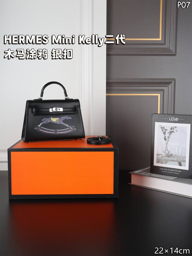 p250 折叠盒Hermes爱马仕 木马涂鸦 银扣 Mini Kelly二代 凯莉包手提包 平纹这只限定二代似乎呼应了木马的质感Tadelakt皮～油光质感但是