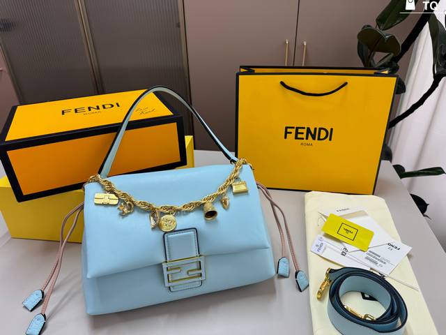 Fendi underarm bag p330