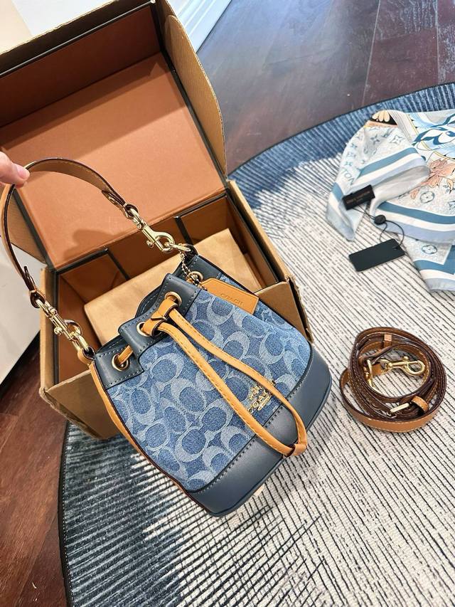 p240 Gift Box Packaging Coach Mini Bucket Bag from the Chanboulei Series, Boutiq