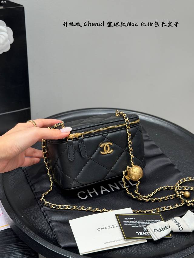 p260 This Chanel quilted WOC (Wallet on Chain) cosmetic bag in gift box packagin