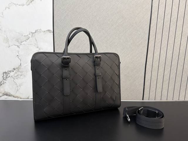 p250 Bottega Veneta Business Casual Handwoven Men's Briefcase/Tote/Crossbody Bag