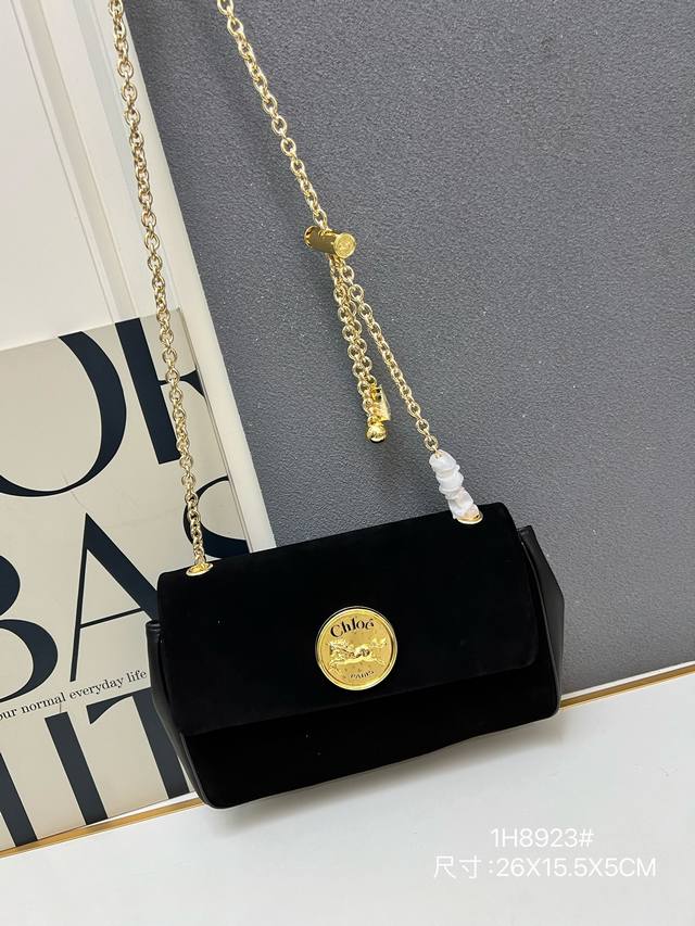 720¥p 磨砂皮 配礼盒新款原单品质 爆款无疑#Chloe 克洛伊,链条可调节长短,磨砂配牛皮材料,容量大,明星同款,1H8923# 尺寸:26X15.5X5 720¥p 磨砂皮 配礼盒新款原单品质 爆款无疑#Chloe 克洛伊,链条可调节长短,磨砂配牛皮材料,容量大,明星同款,1H8923# 尺寸:26X15.5X5