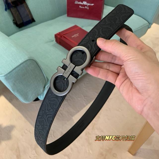 390支持Nfc芯片扫描礼物首选Ferragamo菲拉格慕 皮带将摩登设计与精湛的手工技艺完美结合；压花纹带身 打造出风格华贵典雅，实用性和款式并重；3.5Cm