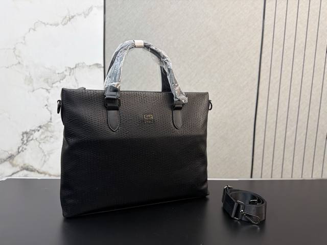 p270 Givenchy 纪梵希男士公文包 男包手提包电脑包 实物拍摄 经典百搭 28 X 38 Cm