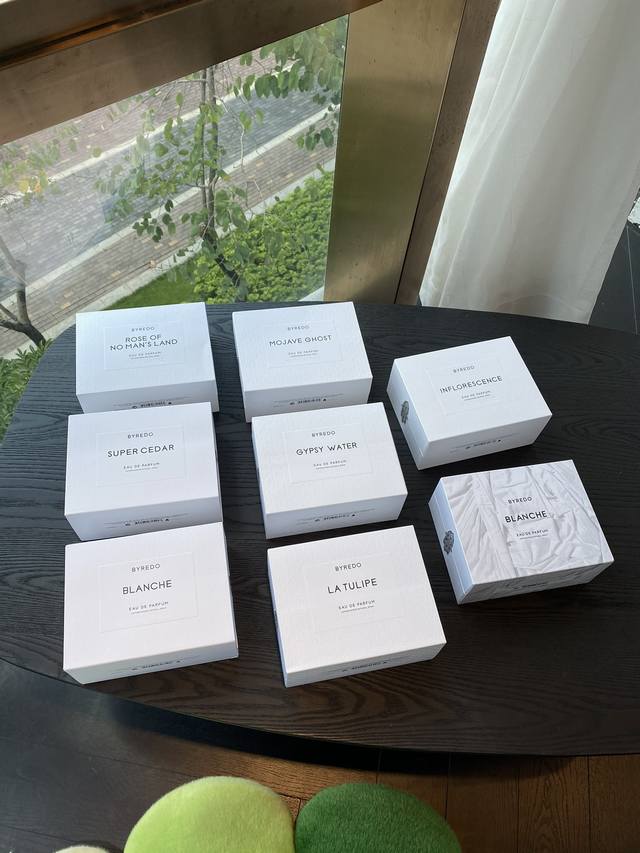 120原单品质经典原包装假话咱说不来的啊，这款香香很多人都二次回购了，可见大家都是非常喜欢这款！而这期多了两个味道，刚到的