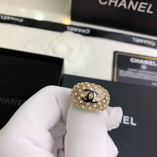 p110 Chanel 香奈儿新款小香戒指时髦配饰，款式好还不够，细节完胜才算真厉害