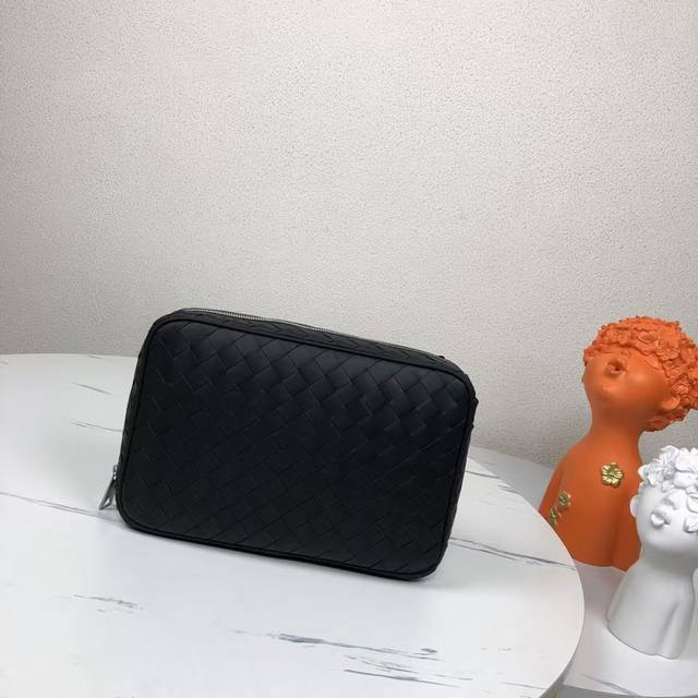 390 Bv官网最新Bottega 简称Bv宝提嘉：狠货来袭 进口打蜡牛皮，专柜进口五金，独特的设计风格完美至极！让时尚变得无止境 那质感和 那手工无可挑剔，独