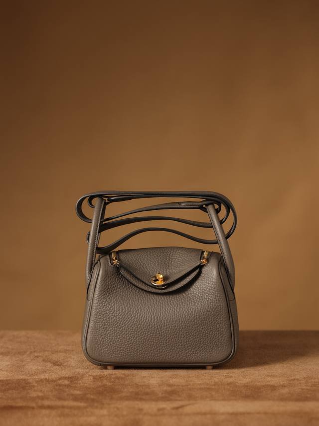 p1530 Hermes 爱马仕 Lindy Mini 19Cm 锡器灰色金扣Lindy 独家渠道货 独家欧洲原厂皮原厂五金组装的Zp尾单货尺寸：19*12.5