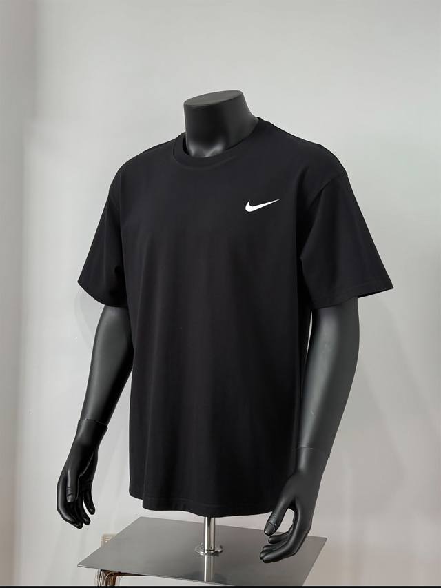 p160Nike耐克小勾基础款短袖男女同款半袖T恤面料采用260G重磅精梳棉面料、上身版型立挺有型、面料100%纯棉、7A级抗菌效果、亲肤透气、手感软糯细腻、 p160Nike耐克小勾基础款短袖男女同款半袖T恤面料采用260G重磅精梳棉面料、上身版型立挺有型、面料100%纯棉、7A级抗菌效果、亲肤透气、手感软糯细腻、