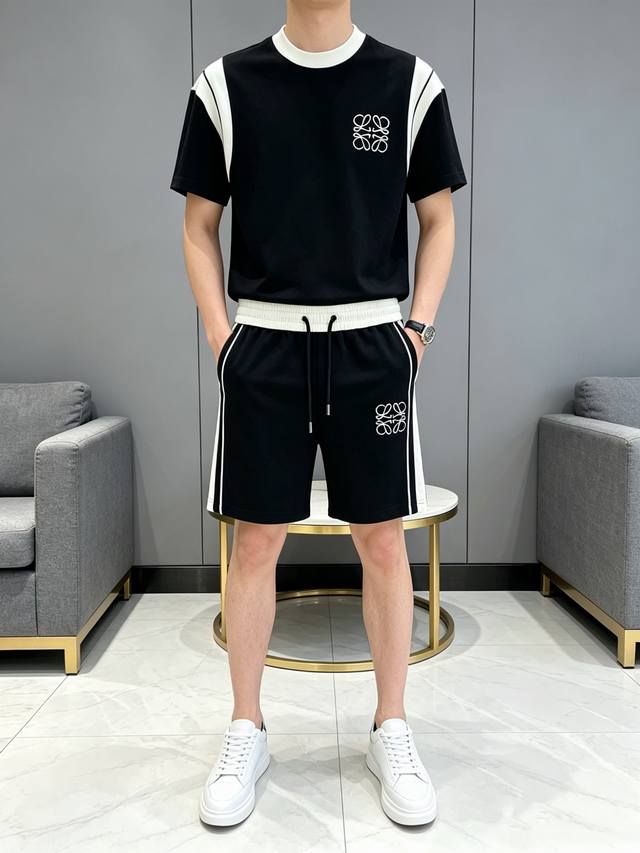p400 品牌：罗意威 2026夏季最新款，男女同款，经典设计短袖T恤短裤套装，微扩版型，定制空气层面料，手感柔软，穿着舒适，做工精细.上身效果无敌帅气，码数M