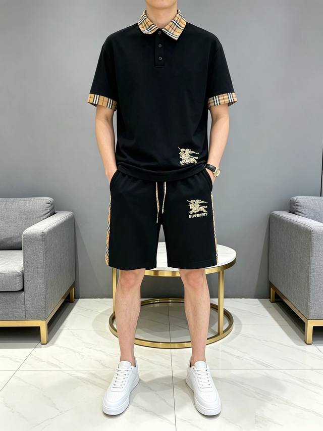 p400 品牌：巴宝莉 2026夏季最新款，男女同款，经典设计短袖T恤短裤套装，微扩版型，定制空气层面料，手感柔软，穿着舒适，做工精细.上身效果无敌帅气，码数M