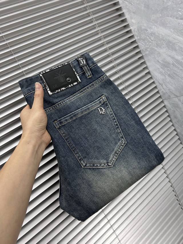 p200Dr‘’。2026春夏高级时装感，超柔牛仔面料 , 顶级洗水牛仔裤。面料很特殊，超细精仿棉纱混纺，超柔舒适感。具备牛仔随性感 ,休闲感 ,5亦有轻松感