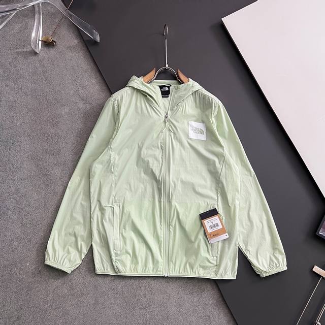 p200 北面Face 新品 渠道精品.2026Ss春夏新款运动服夹克防晒服外套！防晒衣经典之余增添了与时俱进的时尚感,型男靓女的最佳选择.新型轻量绢丝纤维尼龙