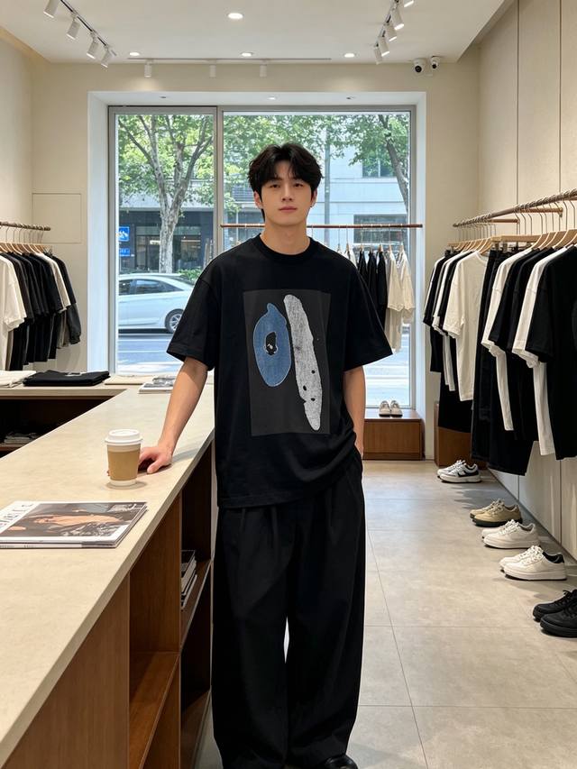 p160。Bottega Veneta葆蝶家砸锅卖铁都要上的新款新款原单男士休闲短袖 高端定制 高端版本 时尚百搭爆款进口面料 手感超柔软细腻 穿着亲肤舒适 高