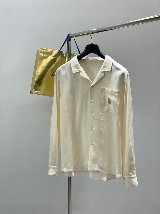 一套p560，Brunello Cucinelli 意大利神狮，2026春季最新品，专柜同步有售，原单狠货，时尚休闲长袖衬衫套装，采用进口原版面料，顶级刺绣工艺