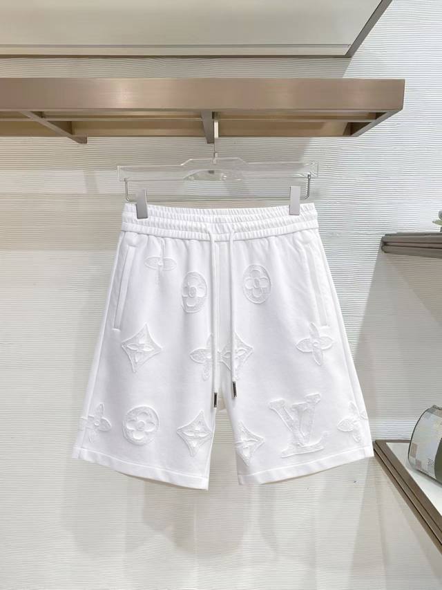 p230 Lv 2026 Summer New Men's Casual Shorts, all tags complete. Made with high-e p230 Lv 2026 Summer New Men's Casual Shorts, all tags complete. Made with high-e