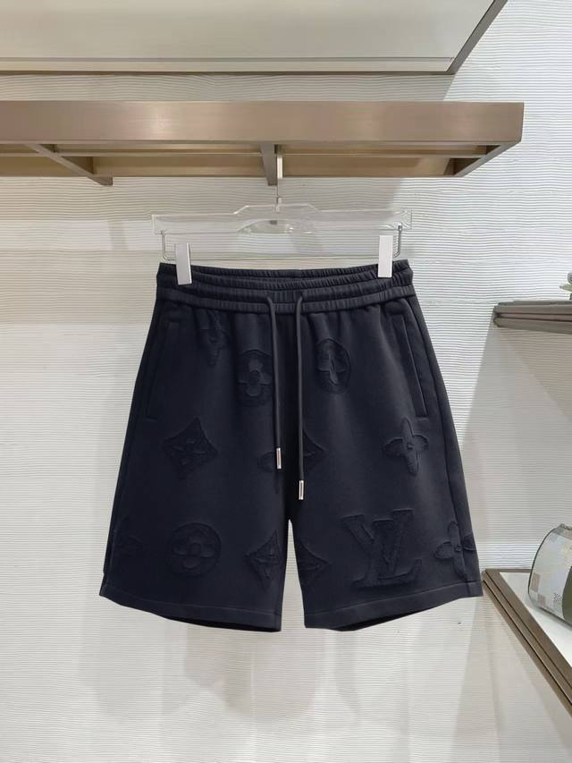 p230 Lv 2026 Summer New Men's Casual Shorts, all tags complete. Made with high-e p230 Lv 2026 Summer New Men's Casual Shorts, all tags complete. Made with high-e