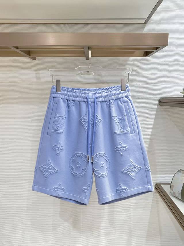 p230 Lv 2026 Summer New Men's Casual Shorts, all tags complete. Made with high-e p230 Lv 2026 Summer New Men's Casual Shorts, all tags complete. Made with high-e