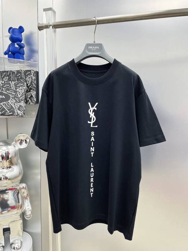 p130 Ysl 圣罗兰 Slp2540夏季新款印花字母主题Logo最新品短袖 Dd 专柜同步有售，原单狠货，时尚进口原版科技面料，上身舒适透气，原版定制五金