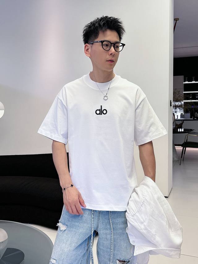 #只换码# p160 Alo 三标齐全。 2026夏季新款最新品短袖T恤，专柜同步有售，原单狠货，时尚进口原版科技面料，上身舒适透气，原版定制五金辅料，上身帅气