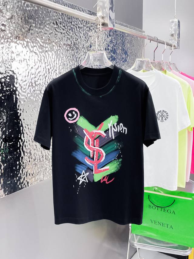 p150 圣罗兰 三标齐全。 2026夏季新款最新品短袖T恤，专柜同步有售，原单狠货，时尚进口原版科技面料，上身舒适透气，原版定制五金辅料，上身帅气有型，三标齐