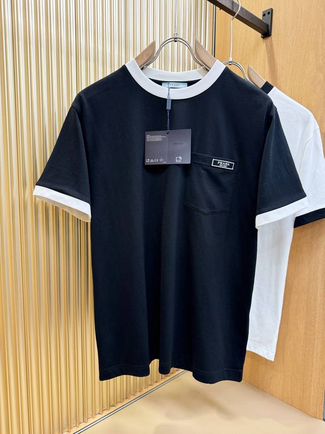 p210 prada 普拉达 顶级品质 2026新品短袖！原版定制面料，手感柔软。顶级进口私货，时尚设计潮流短袖，不失奢华 品质毋庸置疑 上身效果超赞，奢华官