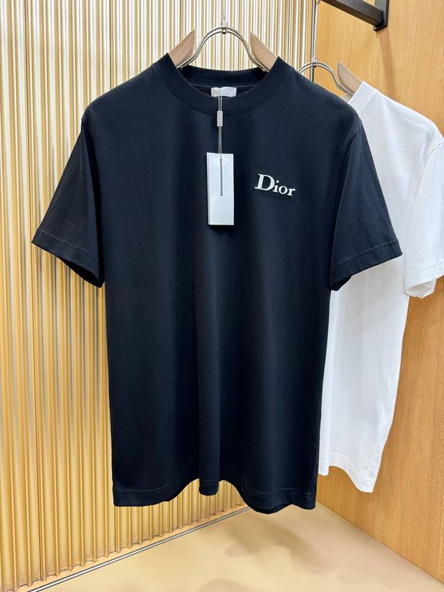 p210 Dior迪奥 顶级品质 2026新品短袖！原版定制面料，手感柔软。顶级进口私货，时尚设计潮流短袖，不失奢华 品质毋庸置疑 上身效果超赞，奢华官网同款