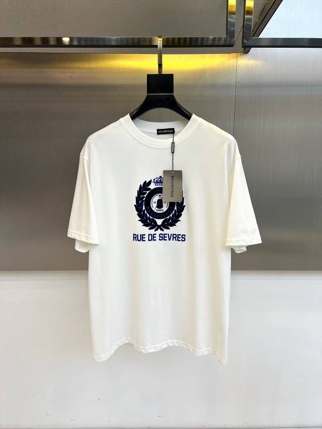 p120 Balenciaga 巴黎世家 夏季新款圆领短袖T恤！260克重磅高端纯棉面料，手感质感都极完美！修身裁剪设计干净利落！时尚又好看！走线做工非常精致