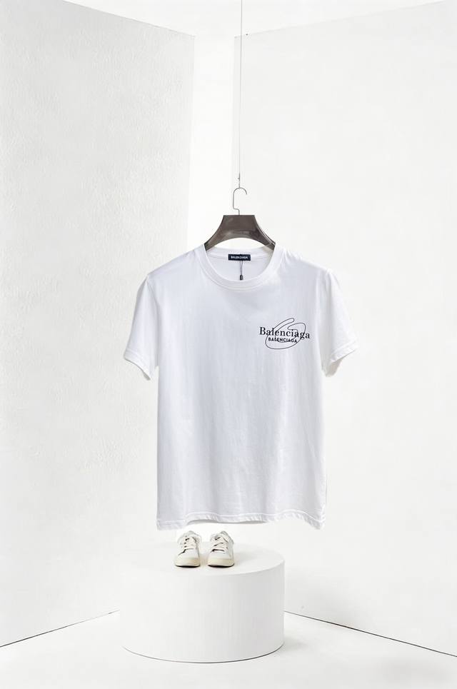 p120 Balenciaga 巴黎世家 夏季新款圆领短袖T恤！260克重磅高端纯棉面料，手感质感都极完美！修身裁剪设计干净利落！时尚又好看！走线做工非常精致