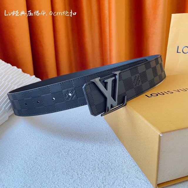 p200 Louis Vuitton: Classic original quality, classic embossed design with a bla