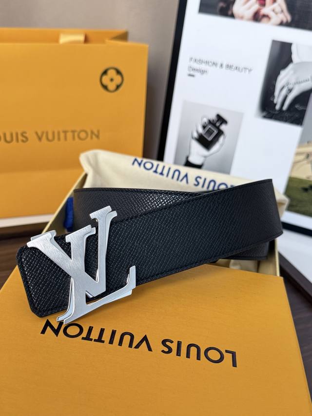 170 Original packaging + 1.0 LV black Epi leather belt with cross-grain pattern