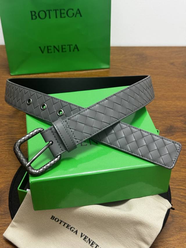 240 -- Bottega Veneta 3.5cm grey calfskin leather, hand-woven, a new classic in