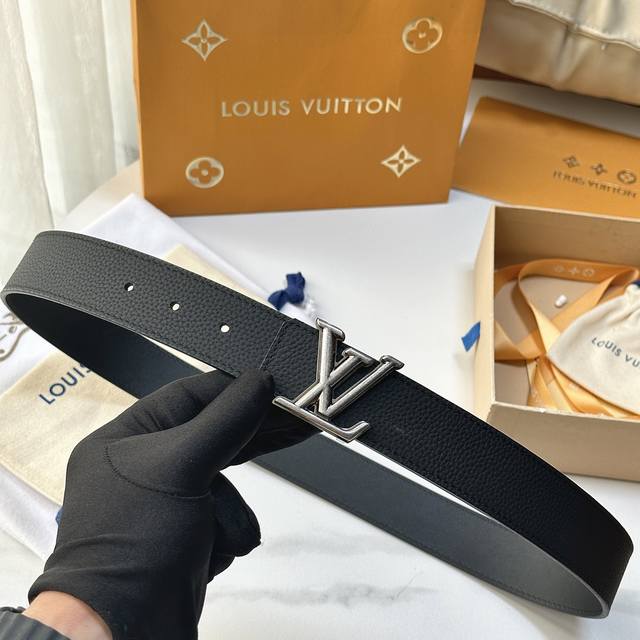 180 Original Packaging 1.0 L0Uis Vuitt0N Original Belt, 35mm Width. The belt fea