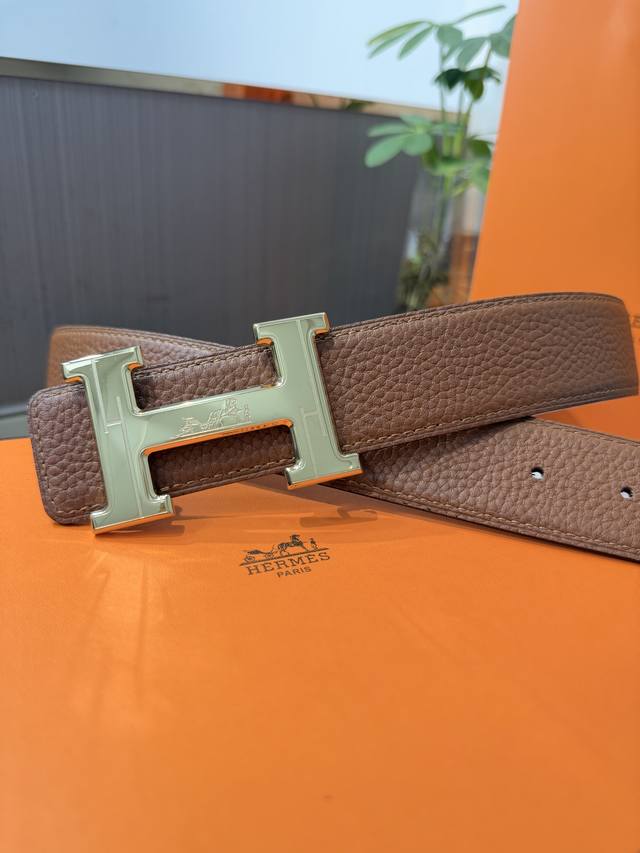 p200 Hermes Men's Reversible Leather Belt, 38mm. Made of double-sided top-grain