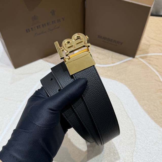 p180 Burberry New Arrival at Boutiques: A selection of the brand's iconic London
