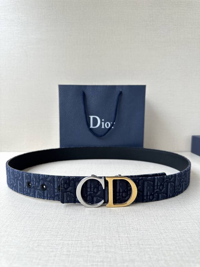 p180 Width 3.5cm This 35mm reversible belt combines elegance with modern style.