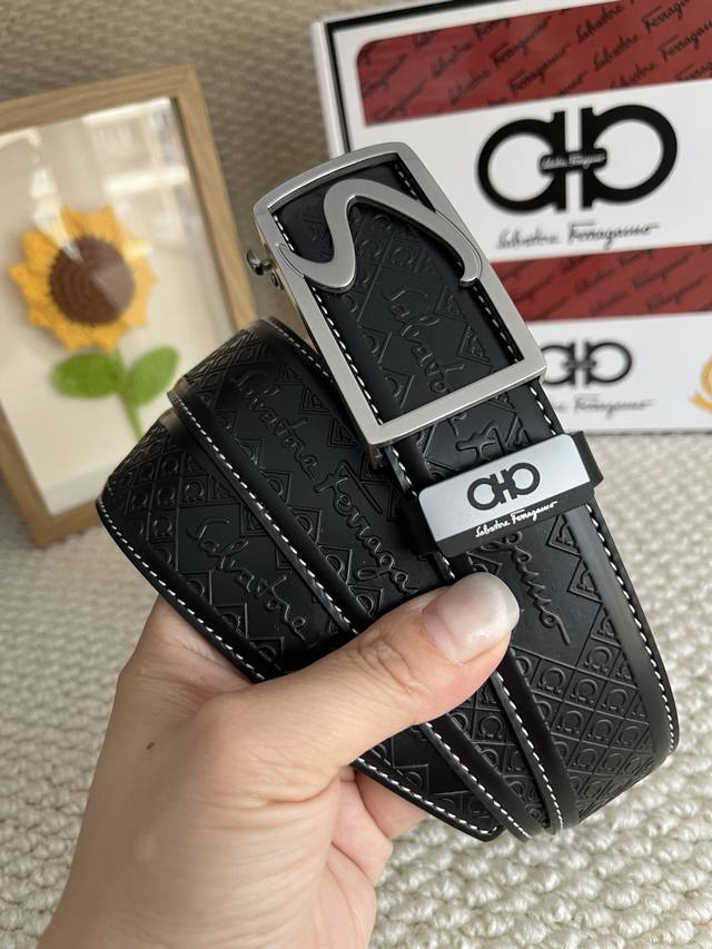 品名：菲拉格慕自动带 p210材质：原单牛皮腰带 百分百头层牛皮腰带保证真皮，24K纯钢扣，专柜原单品质、做工精细，时尚大牌，送人自用首选包装： 请认准如图专柜