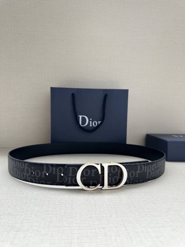 p180 This 35mm reversible belt combines elegant sophistication with modern style