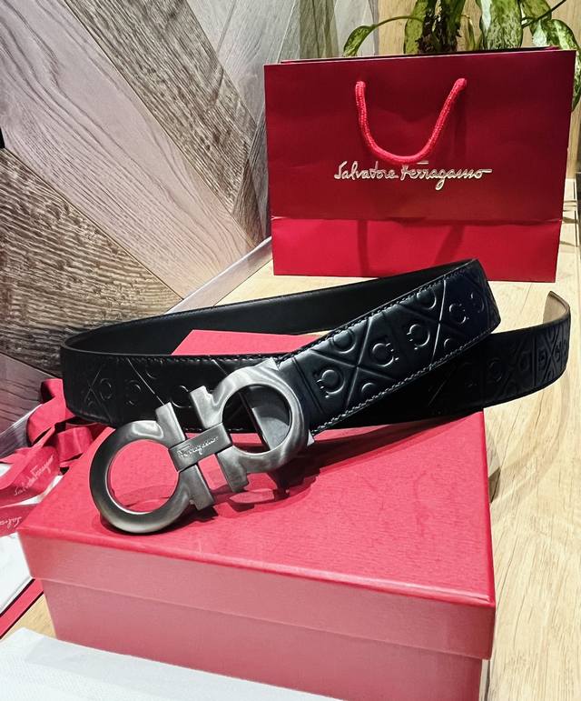 p160 Ferragam premium horseshoe buckle with full gift box and original hardware,