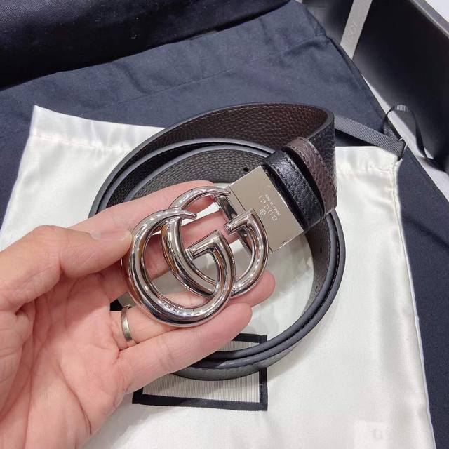 p170 配全套包装 G家 正版开模 此款腰带采用原版双面荔枝纹牛皮 双面可用 精密电镀标志性旋转五金搭扣 对版专柜足宽37Mm 人手必备 双面用