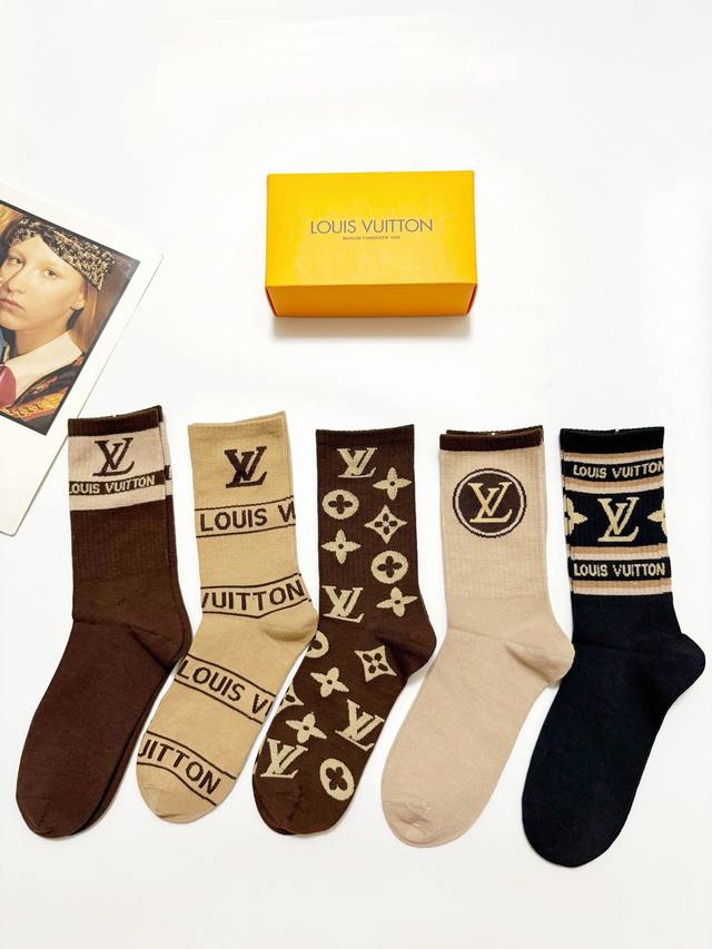 60 A box of 5 pairs of Louis Vuitton classic logo socks, pure cotton mid-calf st