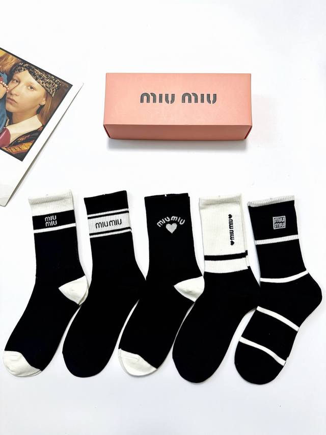 60 pairs of Miu Miu classic logo pure cotton mid-calf socks (5 pairs per box)! S